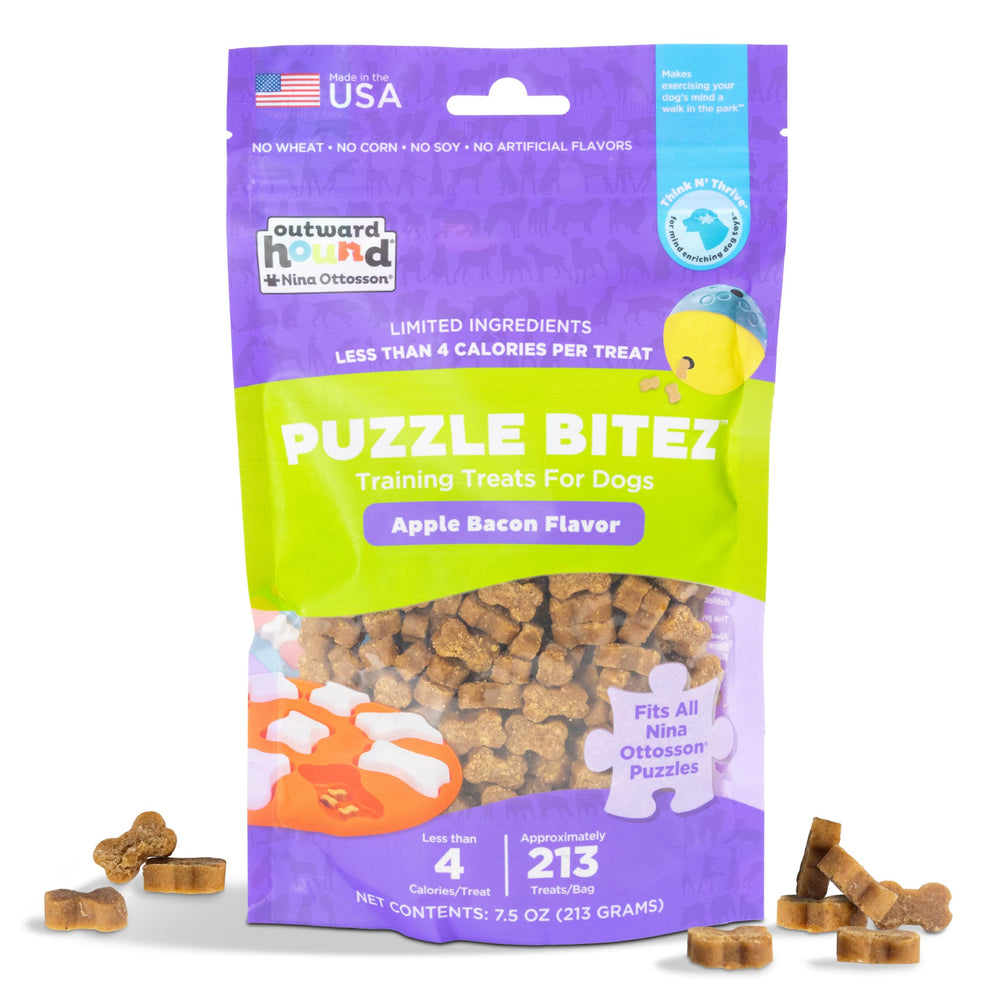 Outward Hound Puzzle Bitez trocitos manzana-tocino, recompensa suave para entrenamiento.