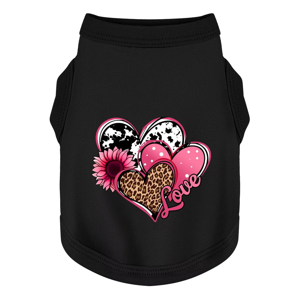 Camiseta Paiaite para perros, corazones y amor, confort diario en salidas al parque.
