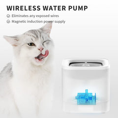 Tanque de agua desmontable y base separable para facilitar rellenado y limpieza.
