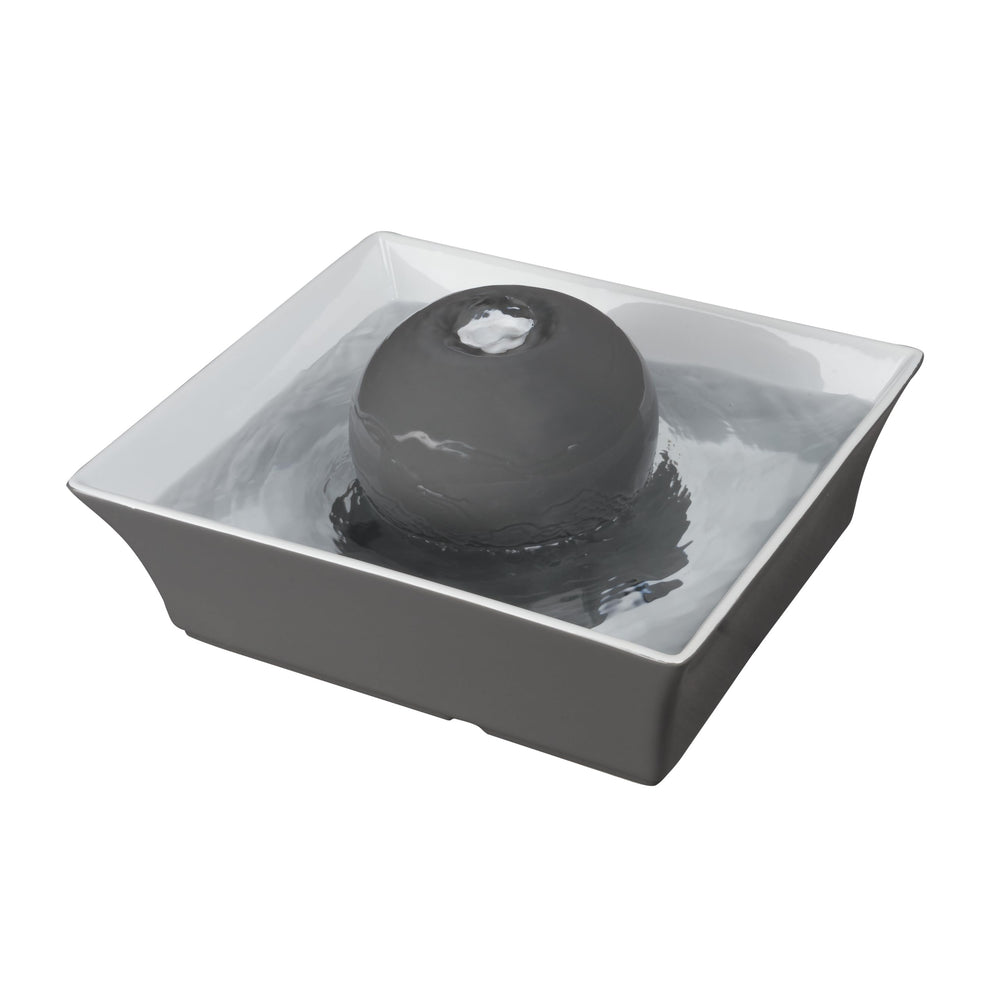 PetSafe Drinkwell bebedero cerámico con flujo suave para hidratación constante.