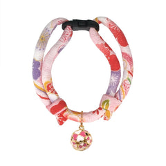 PetSoKoo collar para gato con trébol de cuatro hojas y cascabel, diseño llamativo y seguro para el cuello