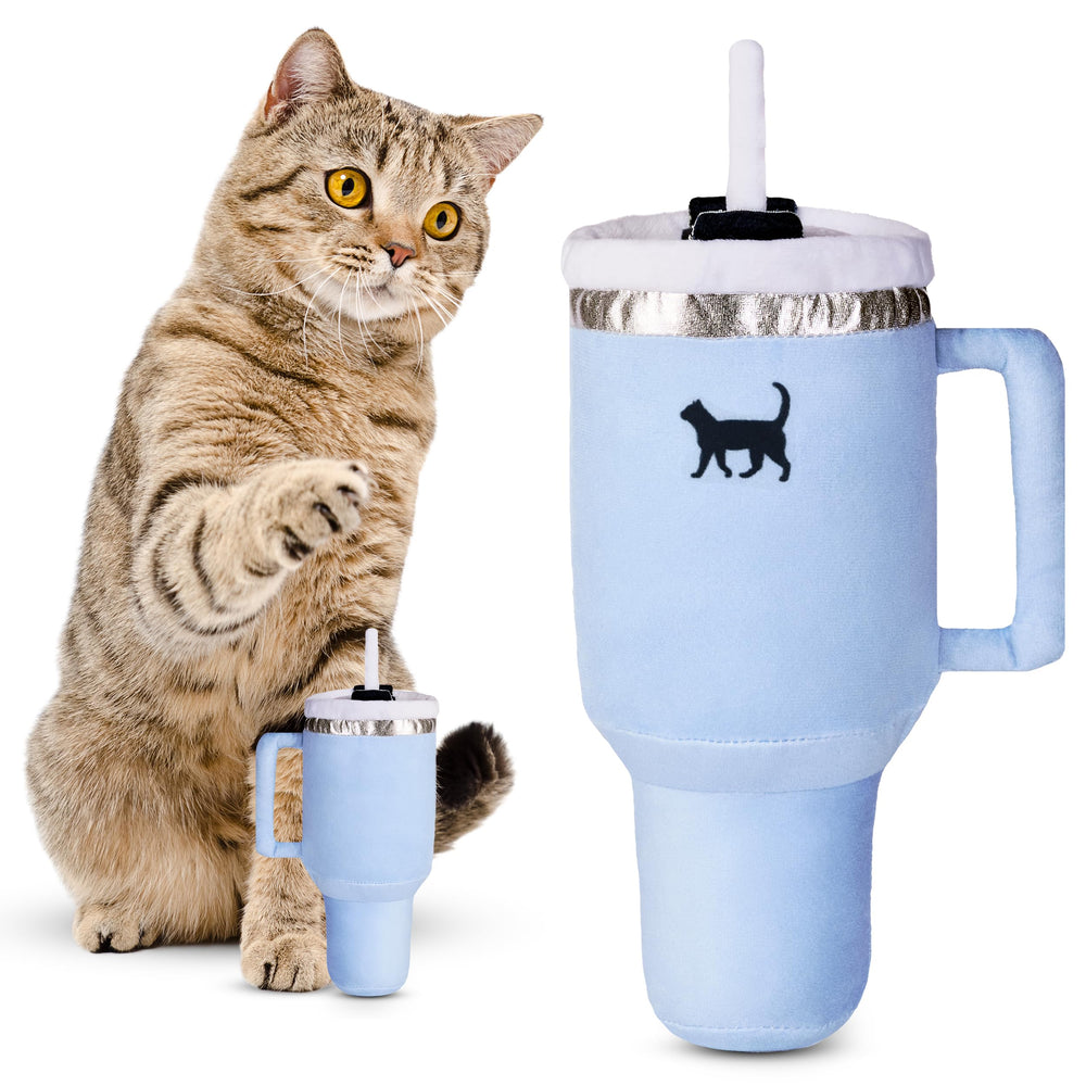 PUPROAR Kitty Cup con hierba gatera, estimulando el juego del gato.
