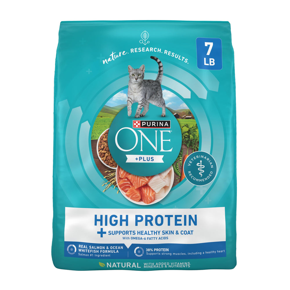 Purina ONE Plus croquetas con salmón como primer ingrediente para gatos y músculos.