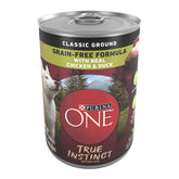 Purina ONE True Instinct, lata con pollo y pato, primera fuente de proteína para perros adultos.