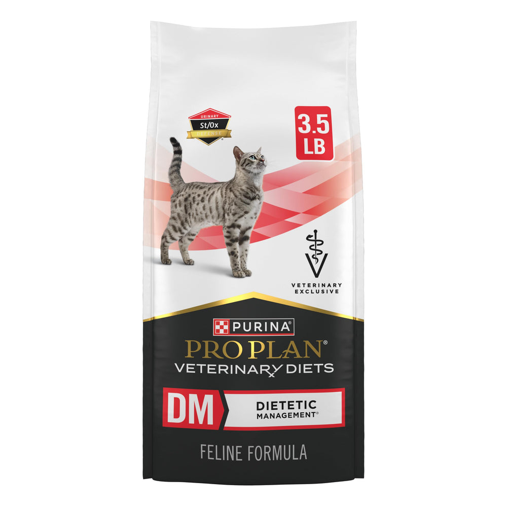 Purina Pro Plan DM, pienso seco para gatos en plato, ayuda a mantener la masa magra.