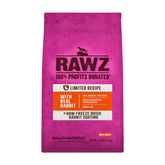 Rawz Real Rabbit alimento seco para gatos en tazón con croquetas crujientes.