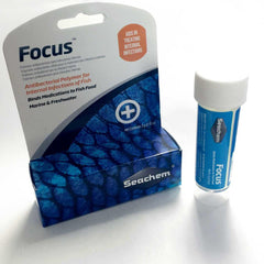 Seachem Focus aplicación en aguas, útil para tratamiento en acuario.
