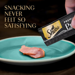 Tubo de caldo de pollo de Sheba Premium Puree, sabor irresistible.
