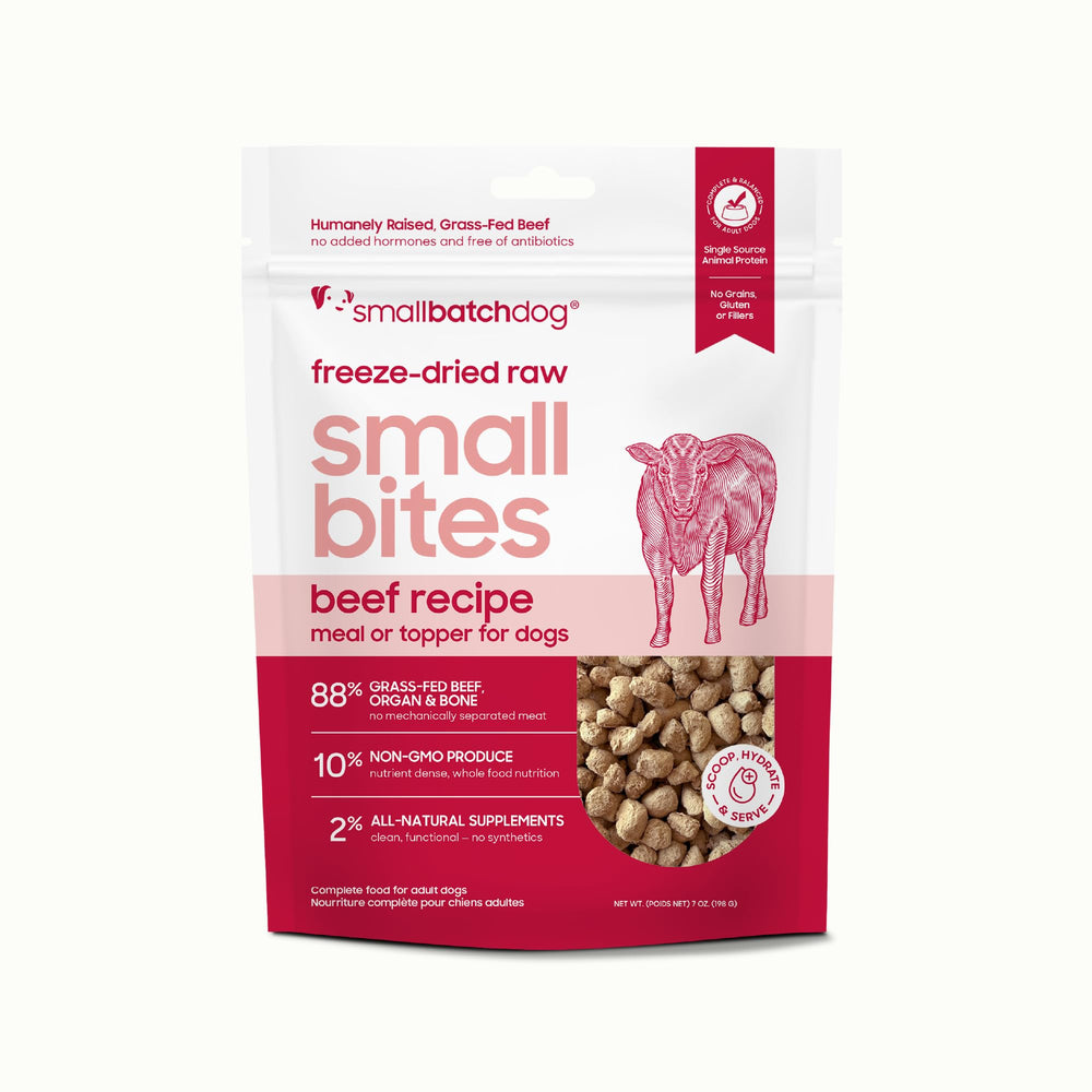 Smallbatch carne deshidratada para perro, empaque frontal, opción práctica de 7 onzas.