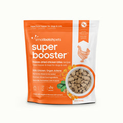Smallbatch Premios frizados de pollo para perros y gatos, alto contenido proteico para energía diaria.