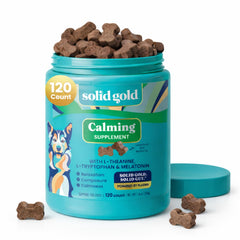 Solid Gold Calming Chews en botella para perros, promueven relajación durante viajes.