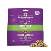 Stella & Chewy's Bocados crudos para gatos con pato y ganso, snack proteico para días activos.