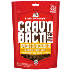 Stella & Chewy's Crav'n Bac'n, empaque visible, recompensa irresistible para sesiones de entrenamiento.