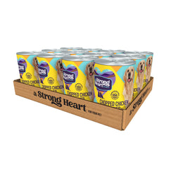 Strongheart muestra una lata de pollo picado con textura suave para perros, ideal para energia diaria.