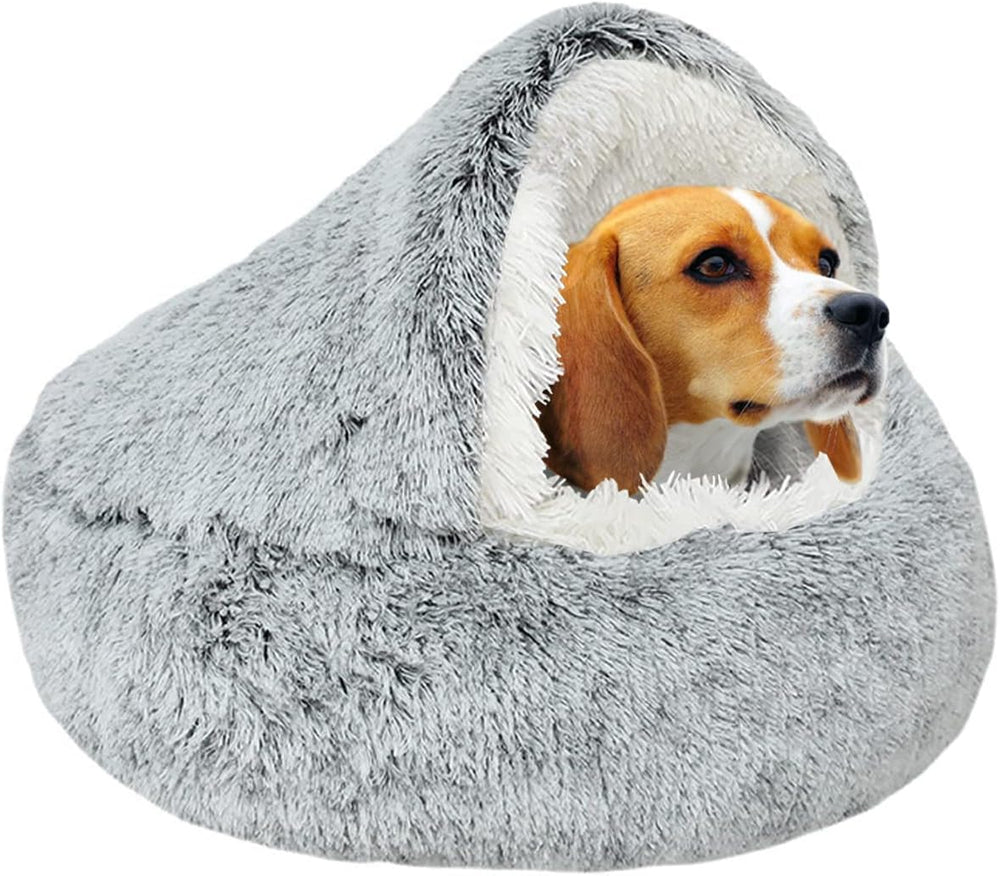La cama SUOXU para perro pequeño en gris ofrece nido cálido para siestas.