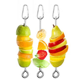 Suplklz pincho-frutas-jaula, ideal para ofrecer meriendas frescas a aves.