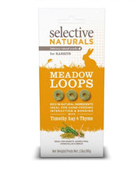 Conejo comiendo Meadow Loops de Supreme Selective Naturals, merienda rica en fibra