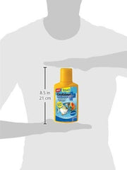 Plano cercano del acuario con agua clara gracias a Tetra EasyBalance Plus.