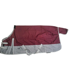 Manta TGW RIDING con correas ajustables de barriga para ajuste seguro.