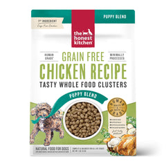 The Honest Kitchen Clusters para cachorro con pollo crujiente en plato.