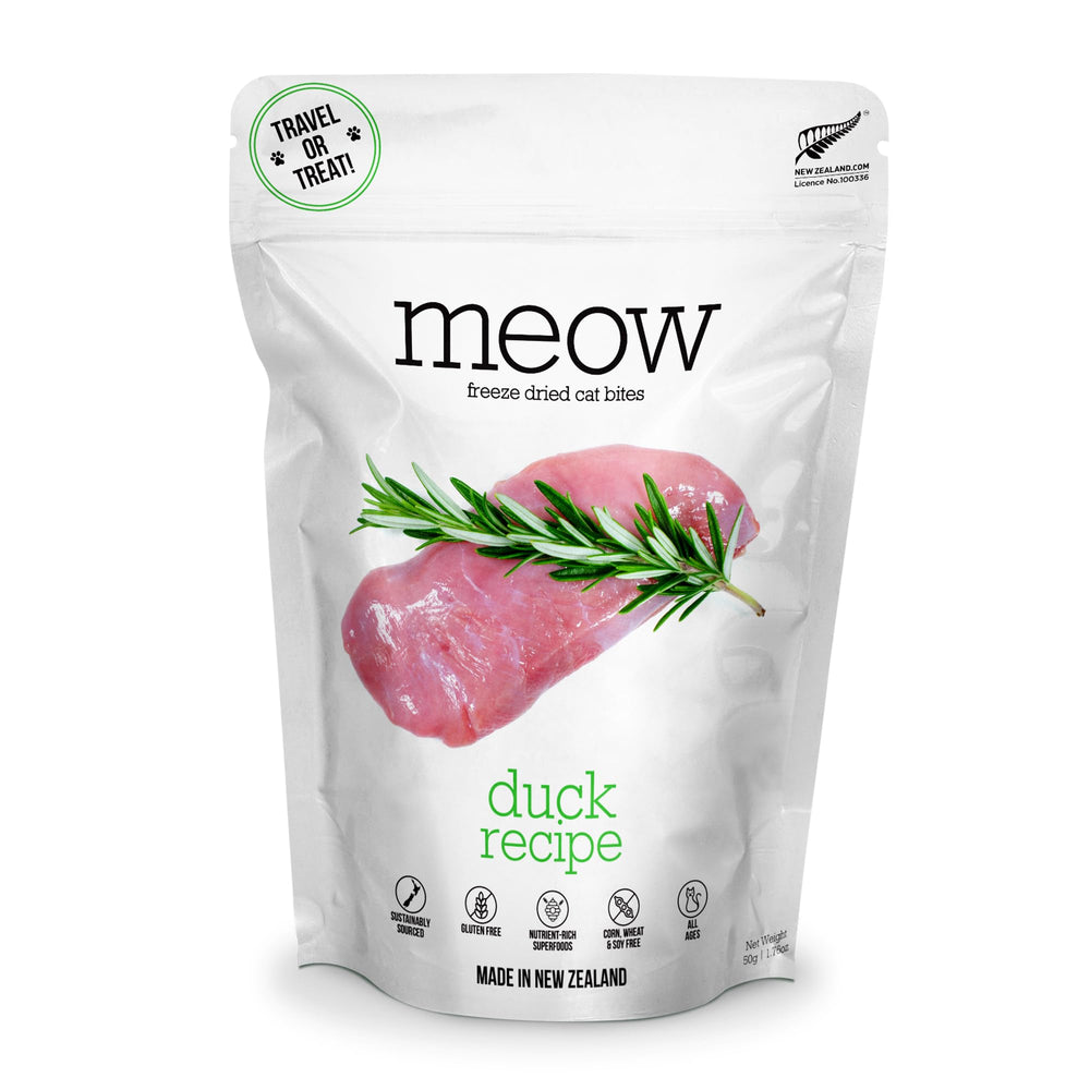 Meow Duck de The New Zealand Natural Pet Food Co. en bolsa liofilizada para porciones fáciles.