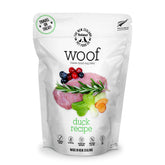 The New Zealand Natural Pet Food Co. Woof liofilizado pato, primer plano, sabor intenso.