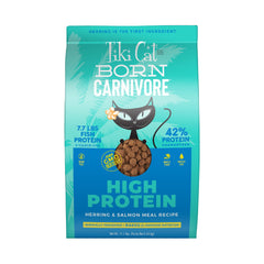 Tiki Cat Born Carnivore, alimento seco de alta proteína con arenque para gatos.