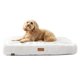 Town & Country Luxe CuddleTown Matisse: vista general del almohadón de piso para perro.