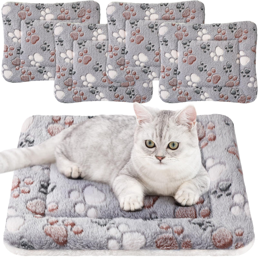 Almohadilla Tuansé para mascotas con patitas grises y descanso cómodo.