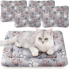 Almohadilla Tuansé para mascotas con patitas grises y descanso cómodo.