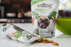 V-Dog galletas Wiggle crujientes sin maíz ni trigo, opción suave para perros.