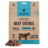 Vital Essentials: trocitos de res mini nibs crujientes en plato, perfecto como comida completa.