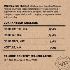 Vital Essentials croquetas rehidratadas con agua tibia para una textura jugosa.