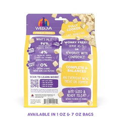 Weruva Cat Freeze Dried Paw Lickin' Chicken, textura suave para masticar.