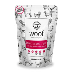 Friandise WOOF lyophilisée, tripe d'agneau verte en sachet, récompense protéinée et naturelle.