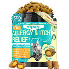 Gato disfrutando masticables crujientes de Woyamay para alergias.