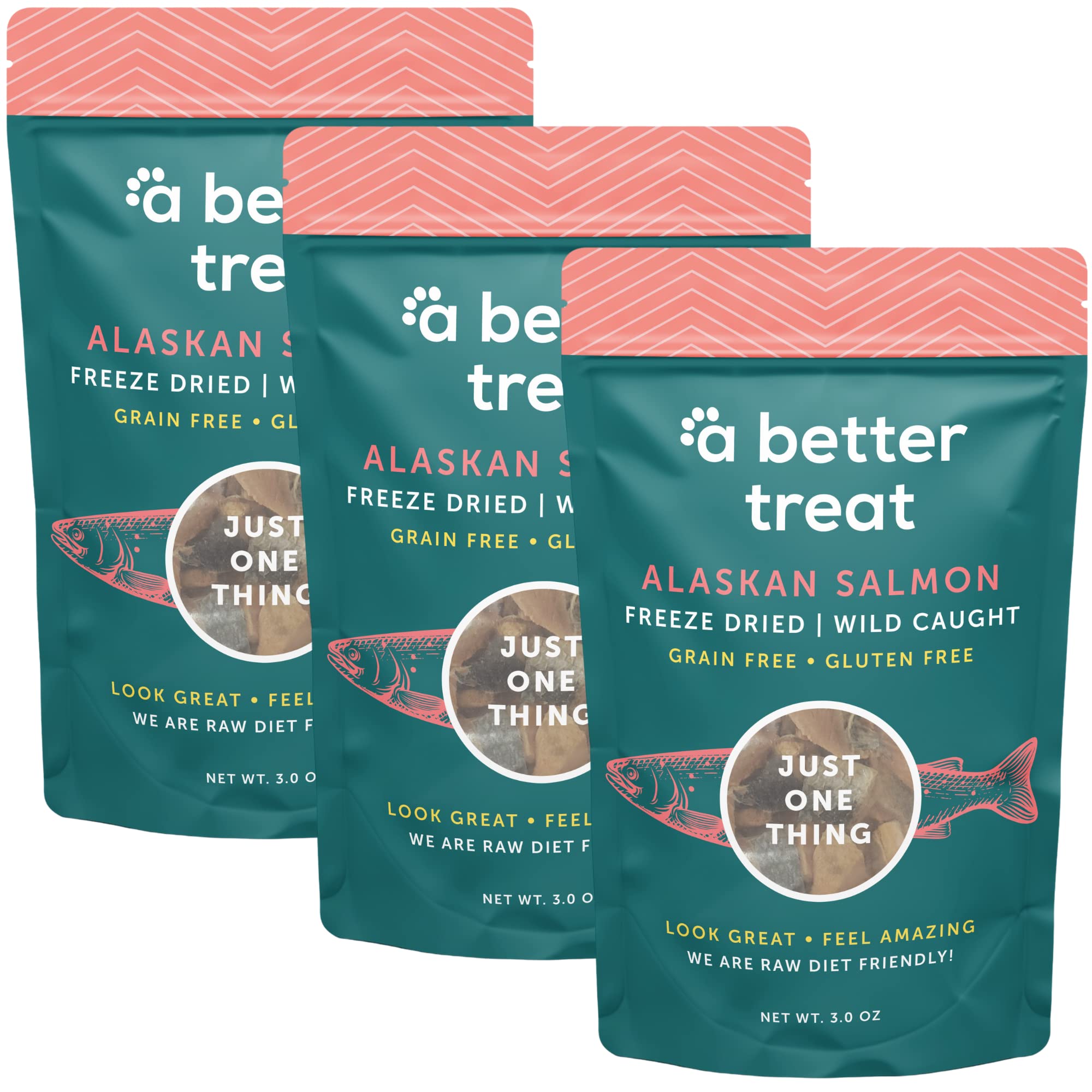 A Better Treat salmón liofilizado en mano, premio suave ideal para entrenamiento