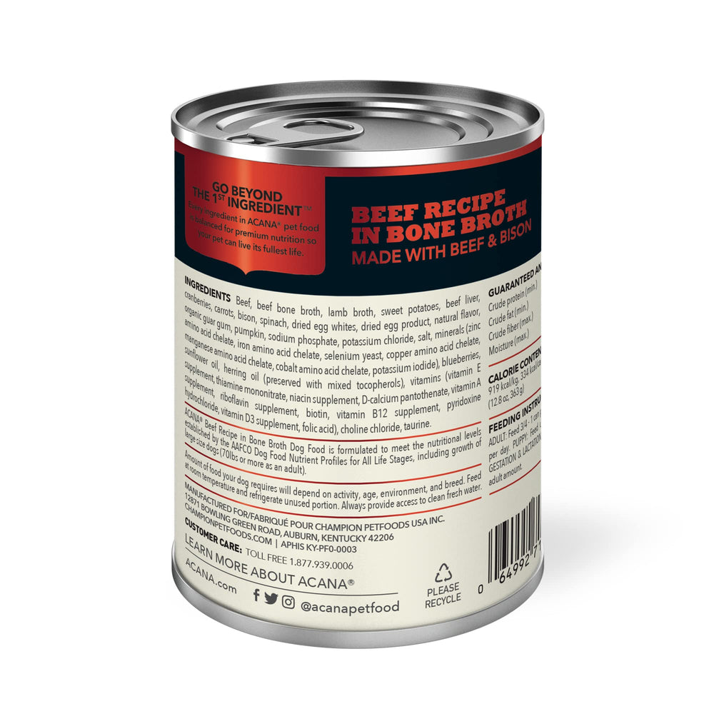 ACANA Premium Chunks Beef Recipe con trozos de res jugosos en caldo.