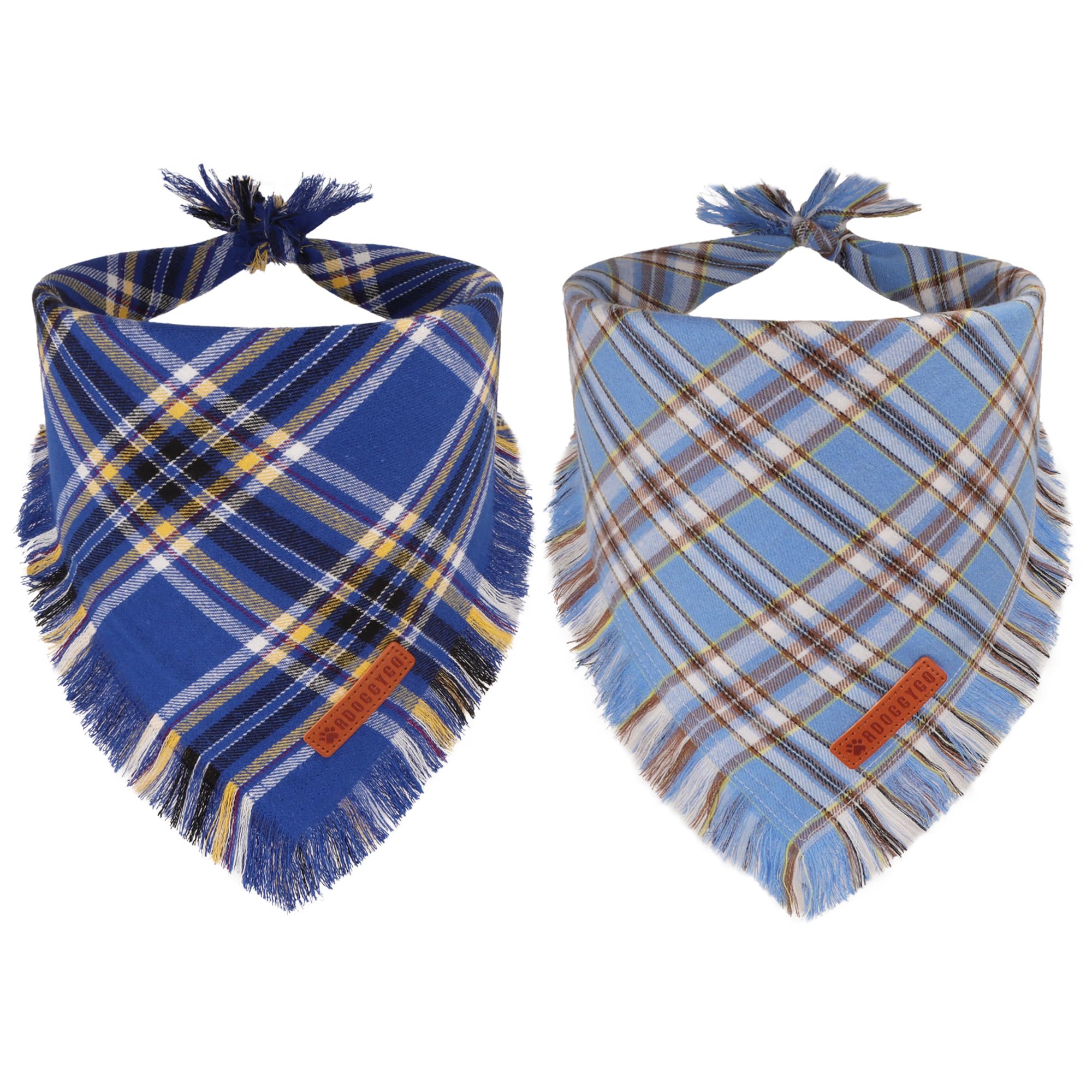 Bandana ADOGGYGO azul con cuadros y flecos para paseos diarios.