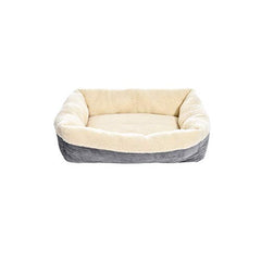 Cama Amazon Basics con forro sherpa sintético suave.