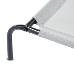 Marco de metal resistente de Amazon Basics que aporta soporte estable