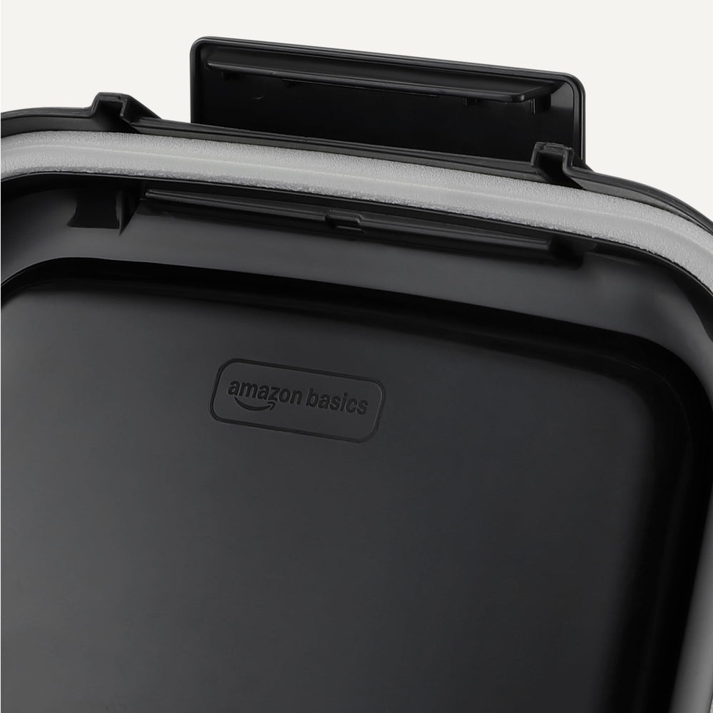 Amazon Basics contenedor ligero sin ruedas es fácil de mover en casa.
