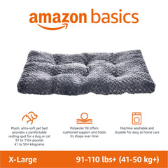 Amazon Basics exterior suave con acolchado tufting para siestas confortables.