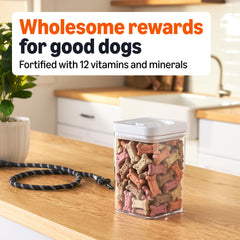 Amazon Basics sabores variados en galletas para perros, recompensa sabrosa.