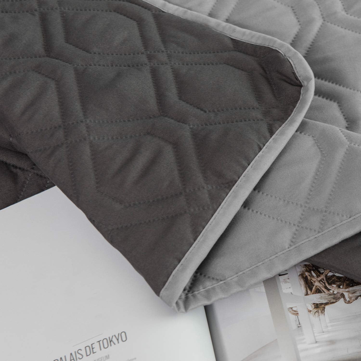 Ameritex funda reversible ofrece dos colores para combinar decoraciones
