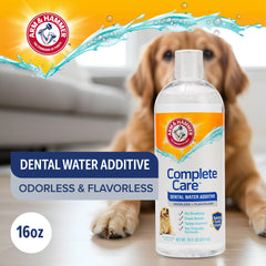Arm & Hammer aditivo dental para perros; perro bebiendo agua con aditivo.