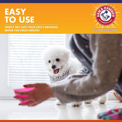 Arm & Hammer muestra dosis diaria mezclada en cuenco de agua.