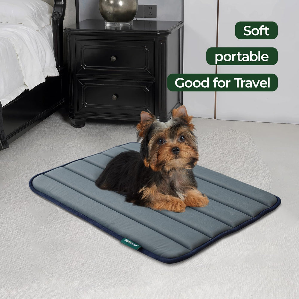 BALANCE Dog Crate Pad, base antideslizante que mantiene estable la cama durante el juego.