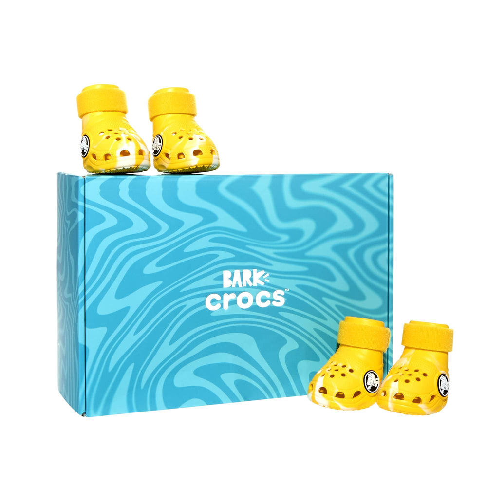 BarkBox Botas Crocs para perro amarillas, diseño duradero para uso diario.