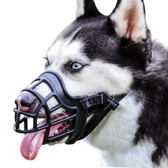 Bozal Barkless ligero de TPE para perros, cómodo durante paseos.